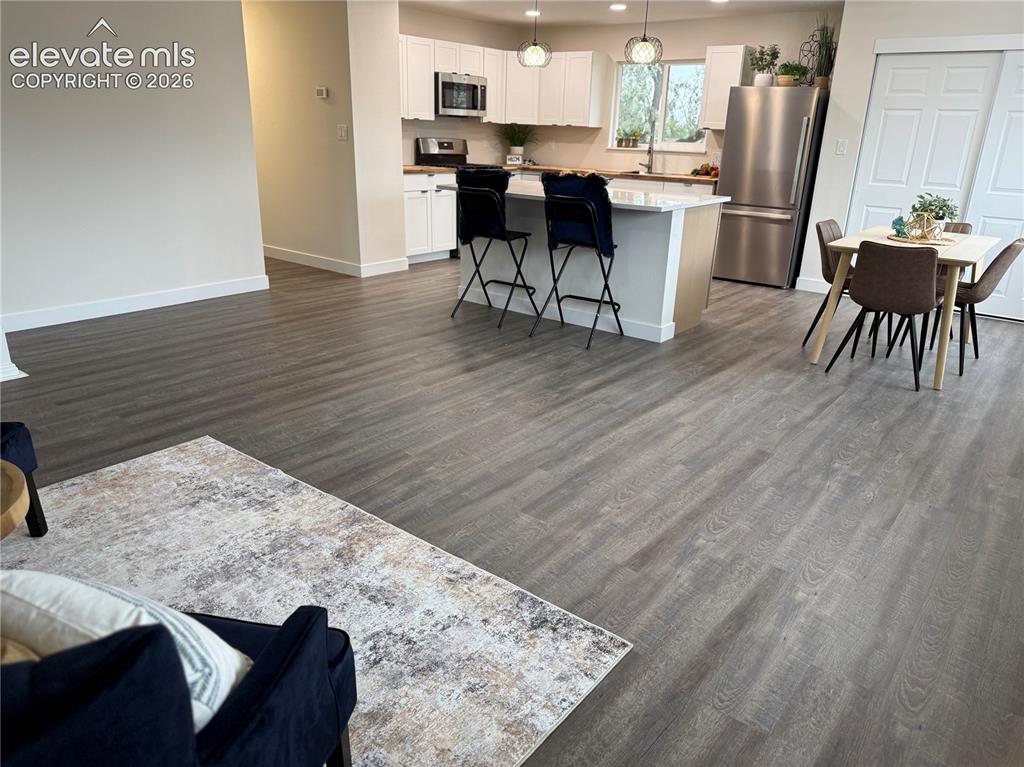 Image 9 of 25: open concept