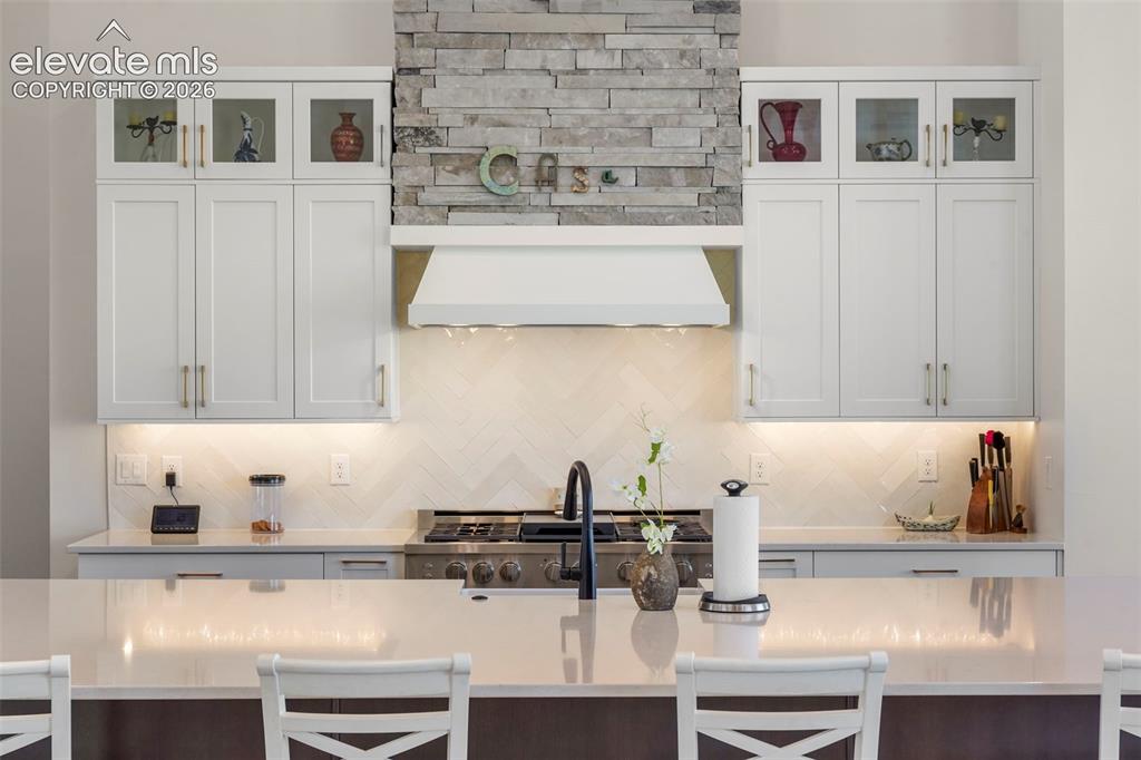 Image 11 of 50: Kitchen