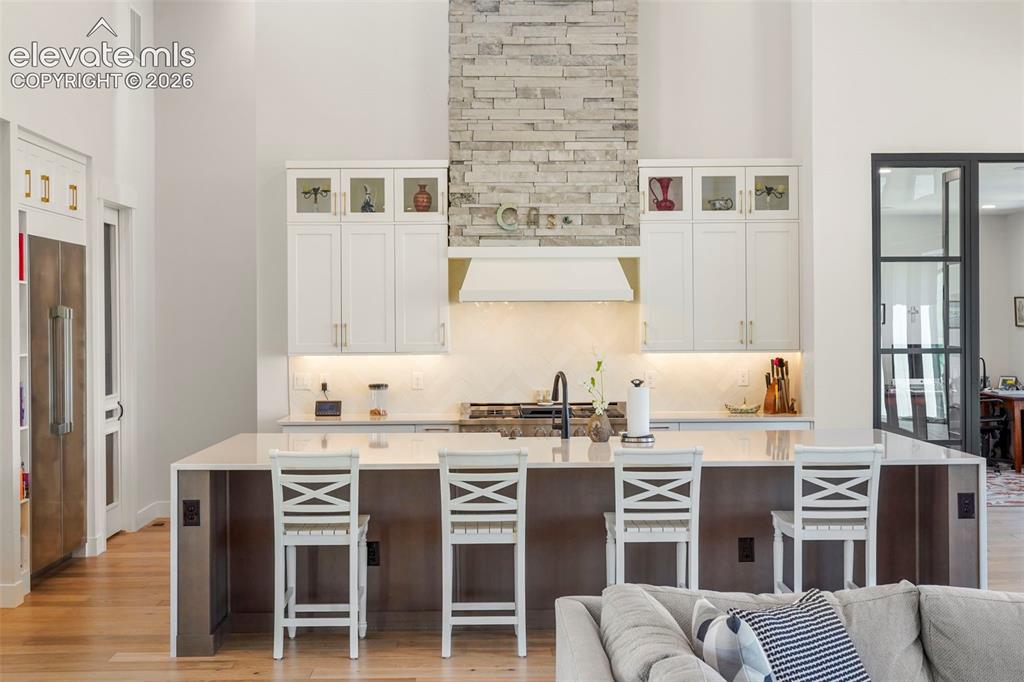 Image 14 of 50: Kitchen