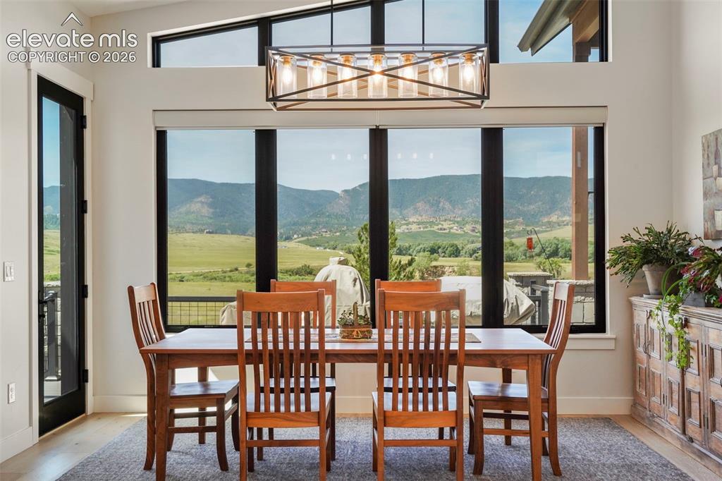 Image 17 of 50: Dining Area