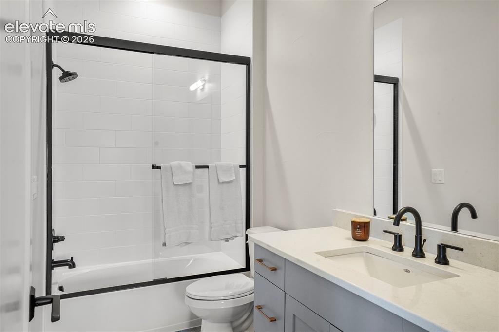 Image 44 of 50: Bathroom