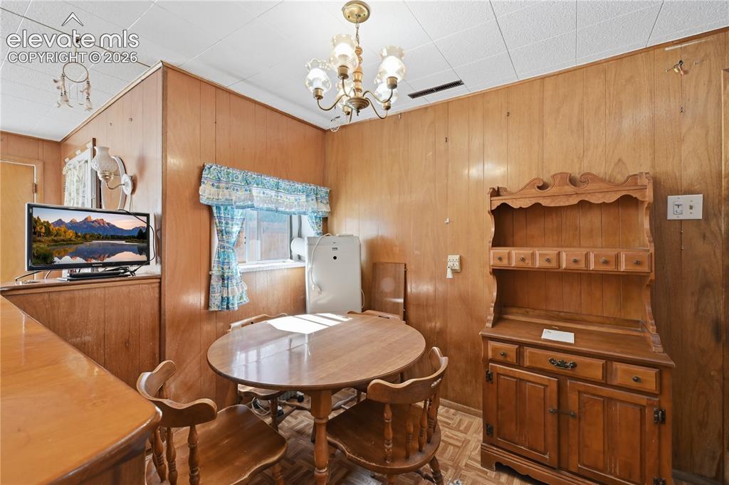 Image 10 of 28: Dining Area