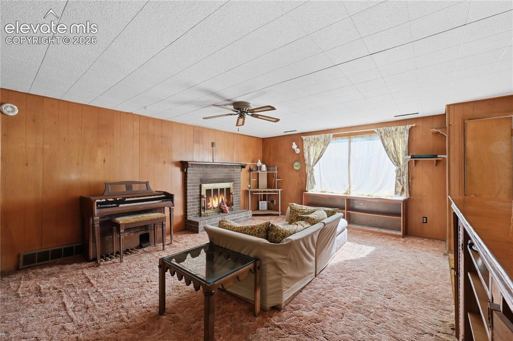 Image 4 of 28: Living Room