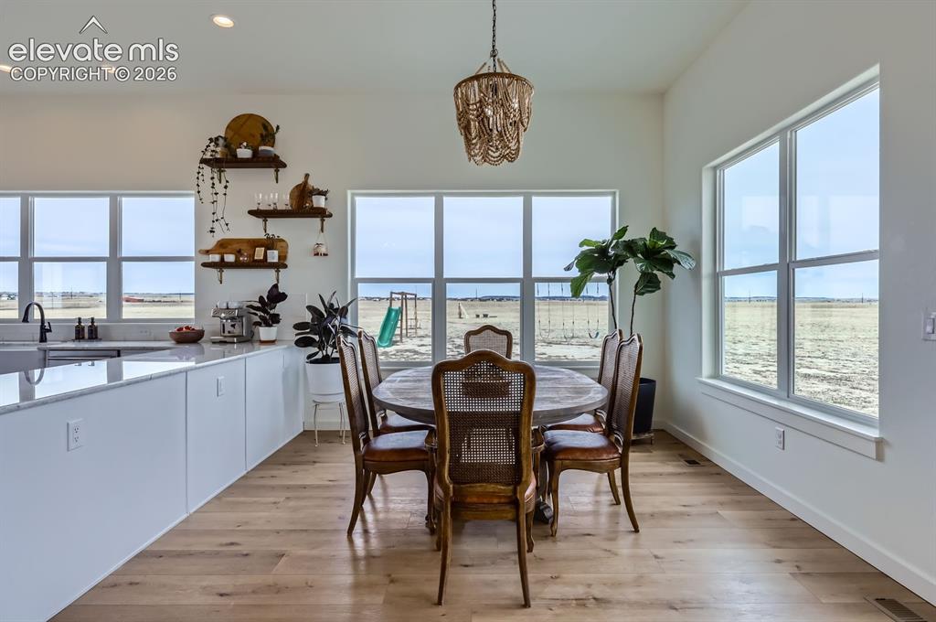 Image 41 of 50: Dining Area