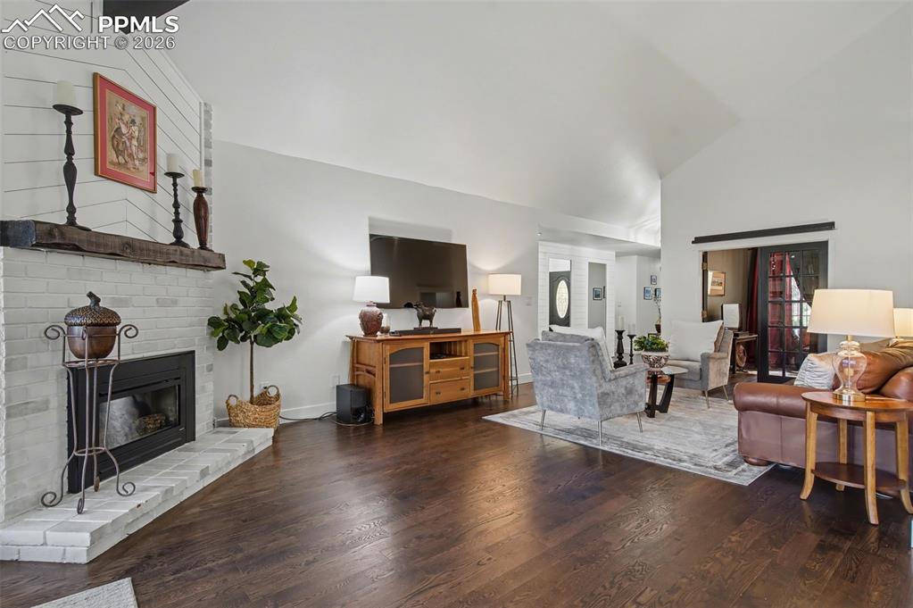 Image 11 of 36: Living Room