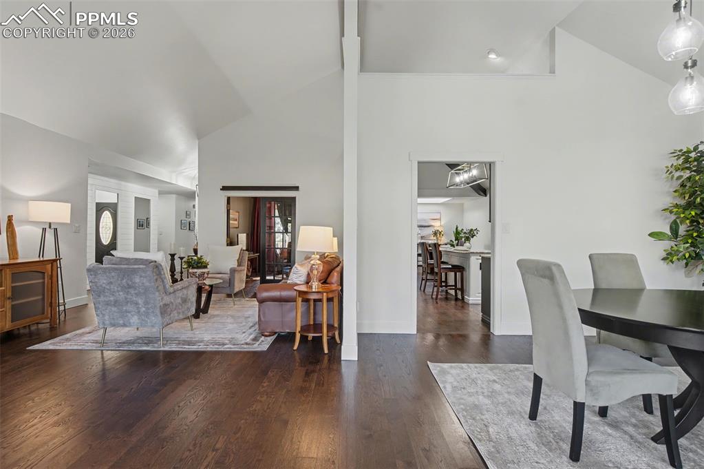 Image 12 of 36: Dining Area