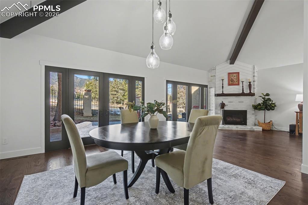 Image 15 of 36: Dining Area