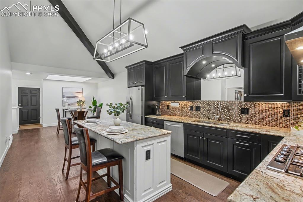 Image 18 of 36: Kitchen