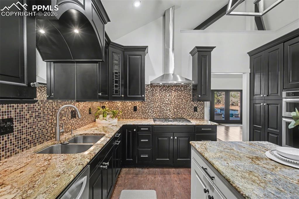 Image 20 of 36: Kitchen