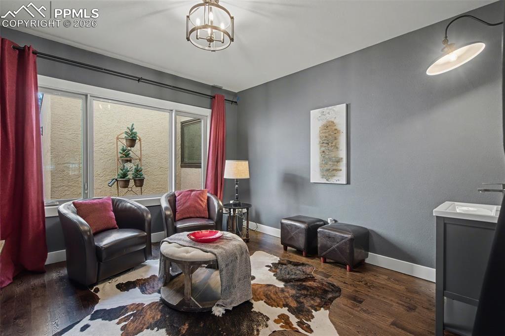 Image 22 of 36: Sitting Room