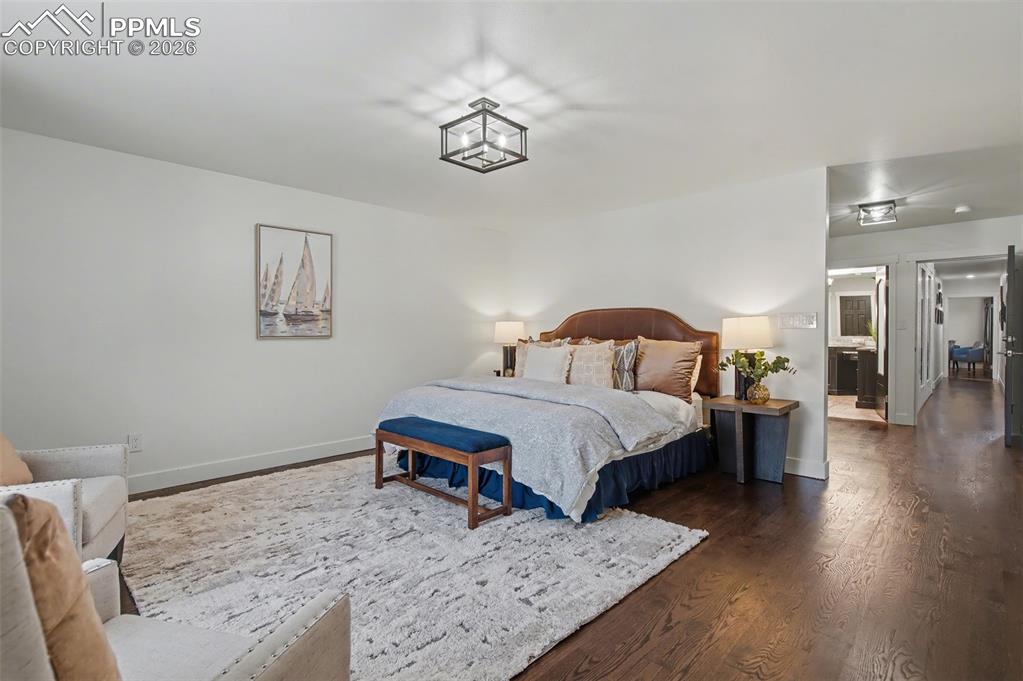 Image 29 of 36: Bedroom