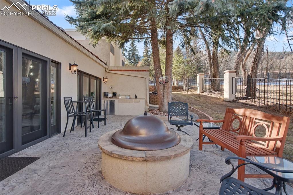 Image 33 of 36: Patio