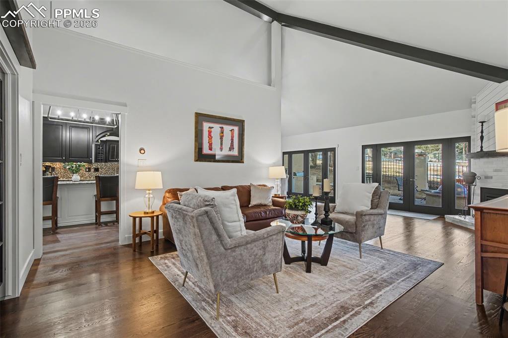 Image 6 of 36: Living Room