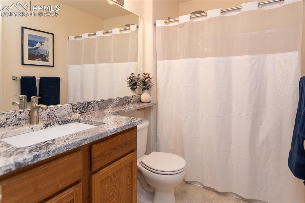 Image 29 of 40: Full bathroom.