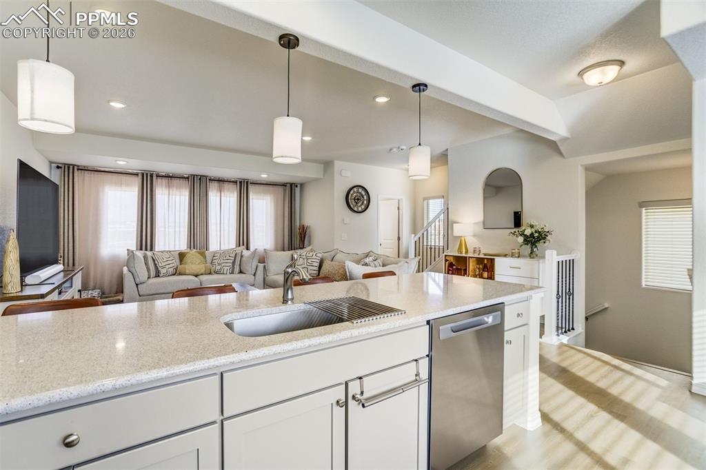 Image 11 of 30: Kitchen