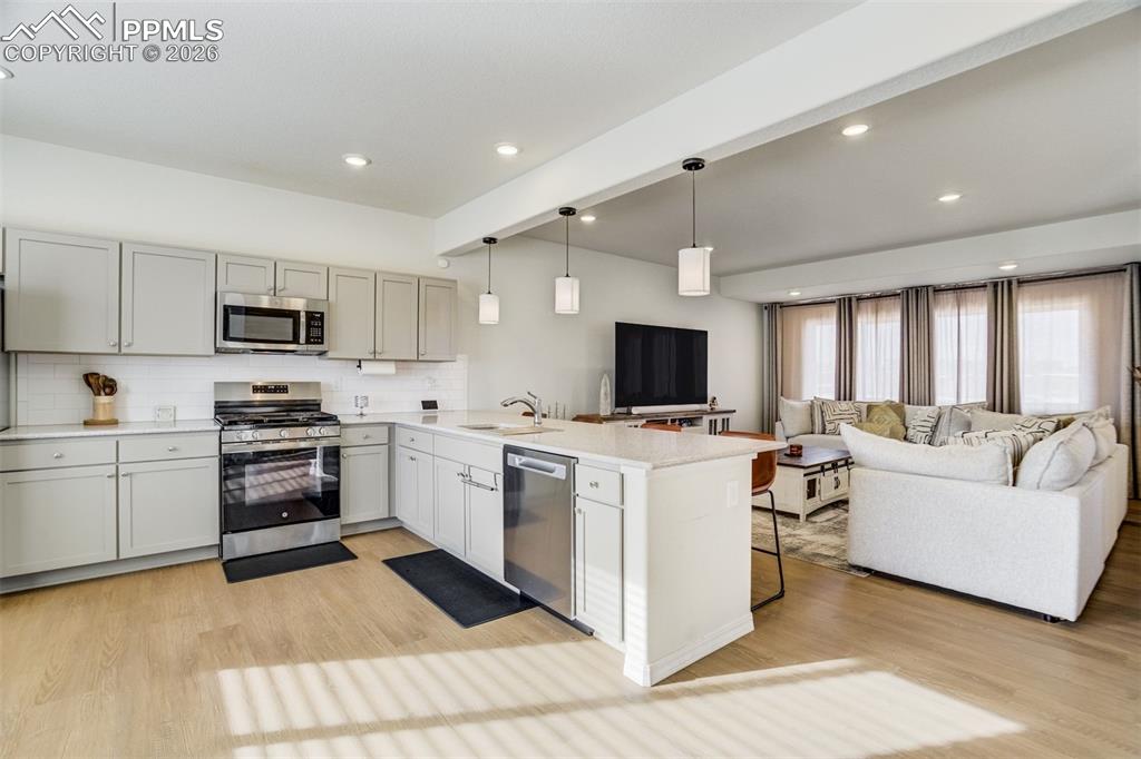 Image 14 of 30: Kitchen