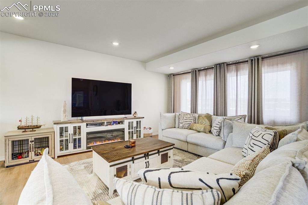 Image 15 of 30: Living Room