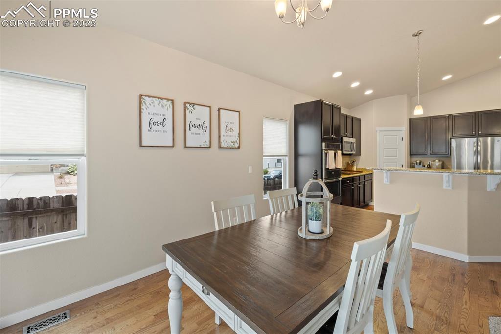 Image 12 of 42: Dining Area