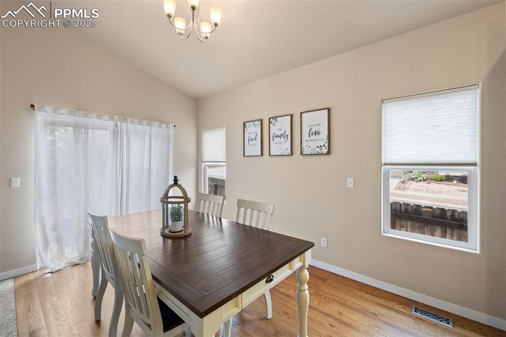 Image 13 of 42: Dining Area
