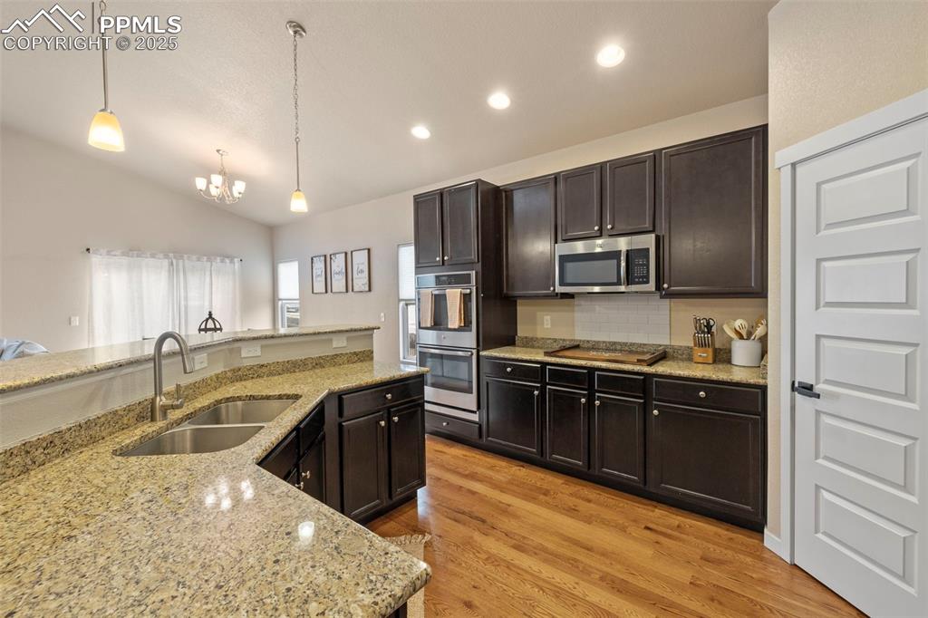 Image 7 of 42: Kitchen