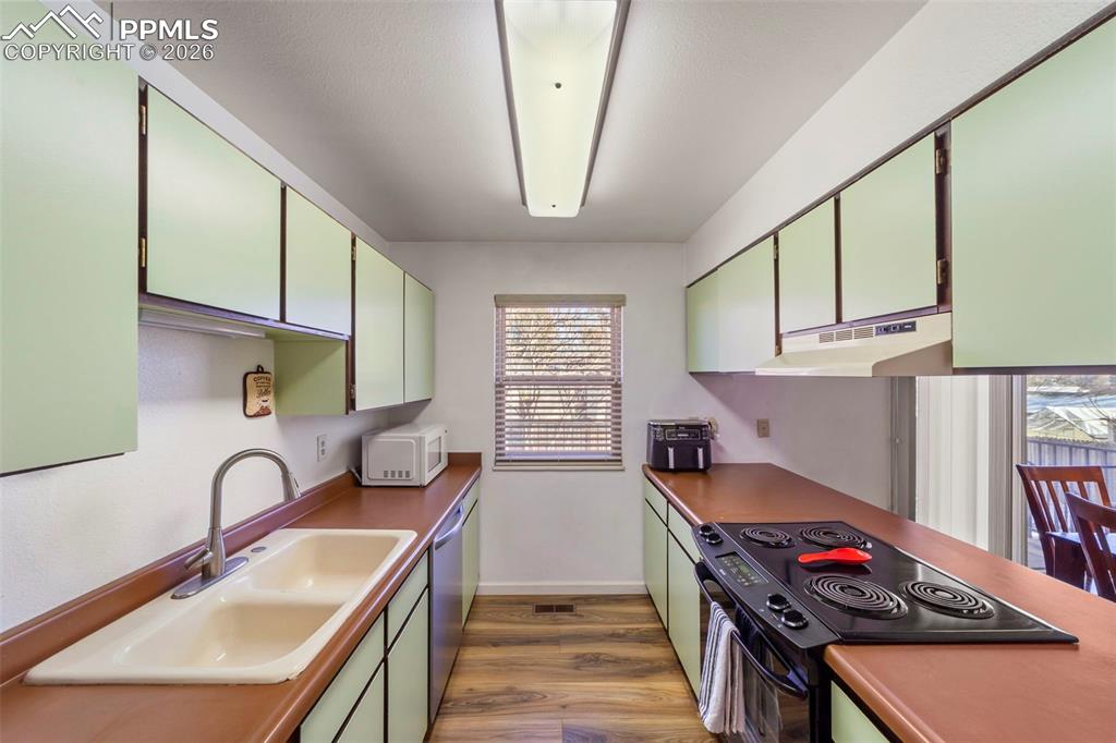 Image 12 of 42: Kitchen