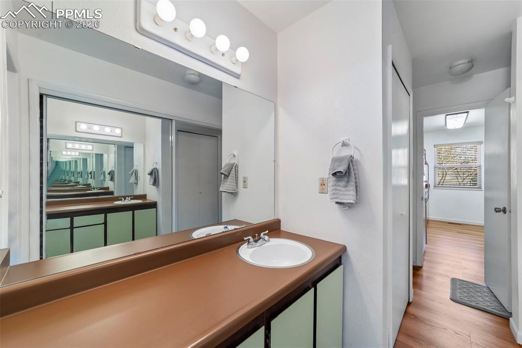 Image 18 of 42: Bathroom