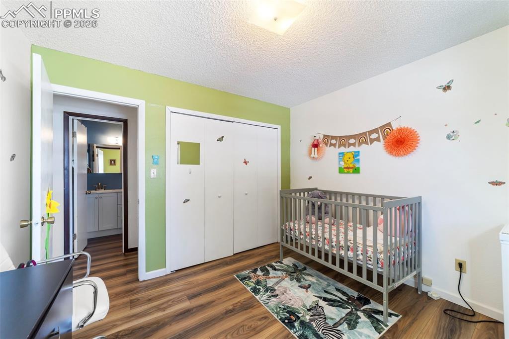 Image 21 of 42: Bedroom