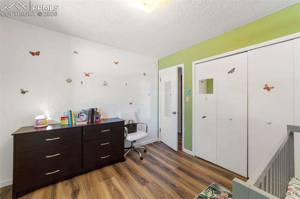 Image 22 of 42: Office