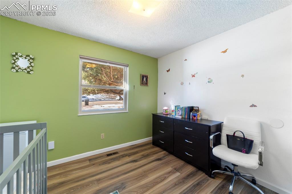 Image 23 of 42: Bedroom