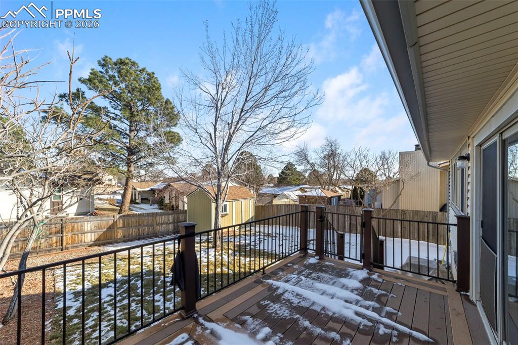 Image 26 of 42: Deck