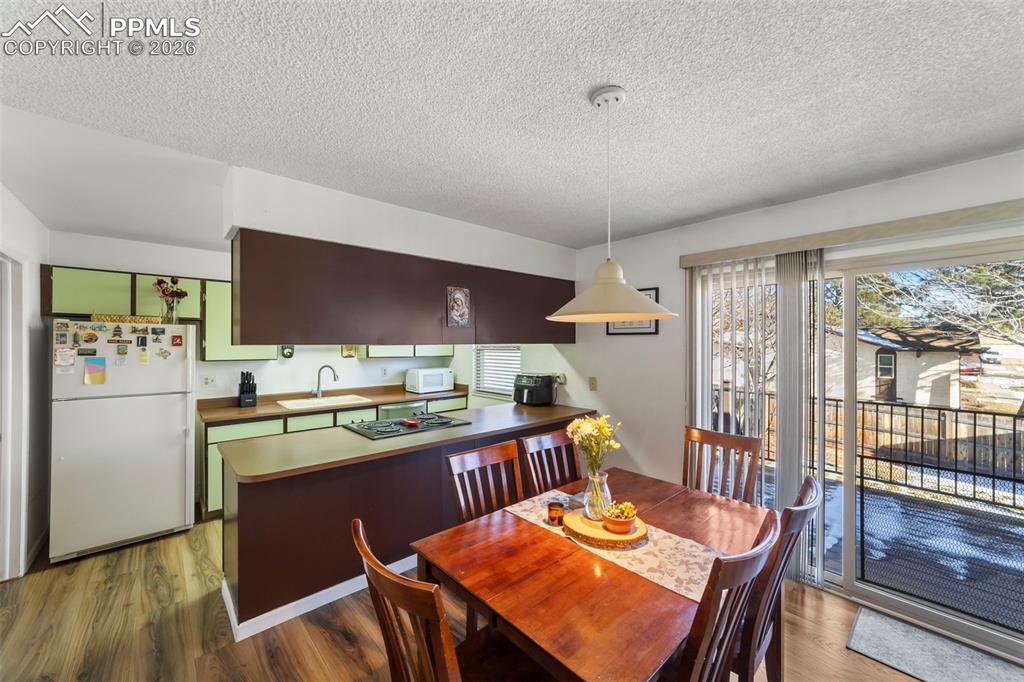 Image 4 of 42: Dining Area