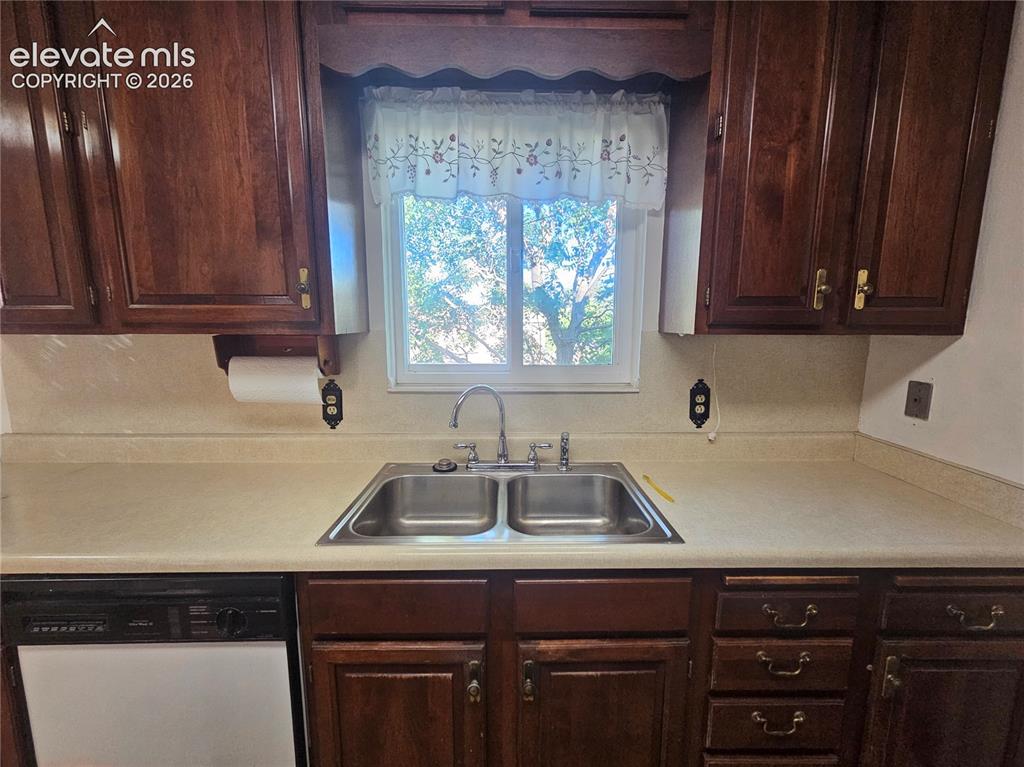 Image 13 of 37: Kitchen