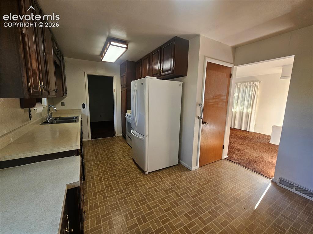 Image 15 of 37: Kitchen