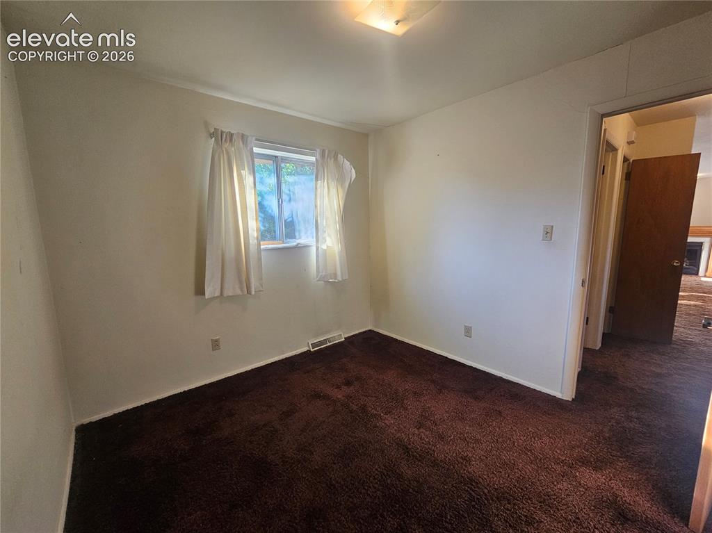 Image 19 of 37: Bedroom
