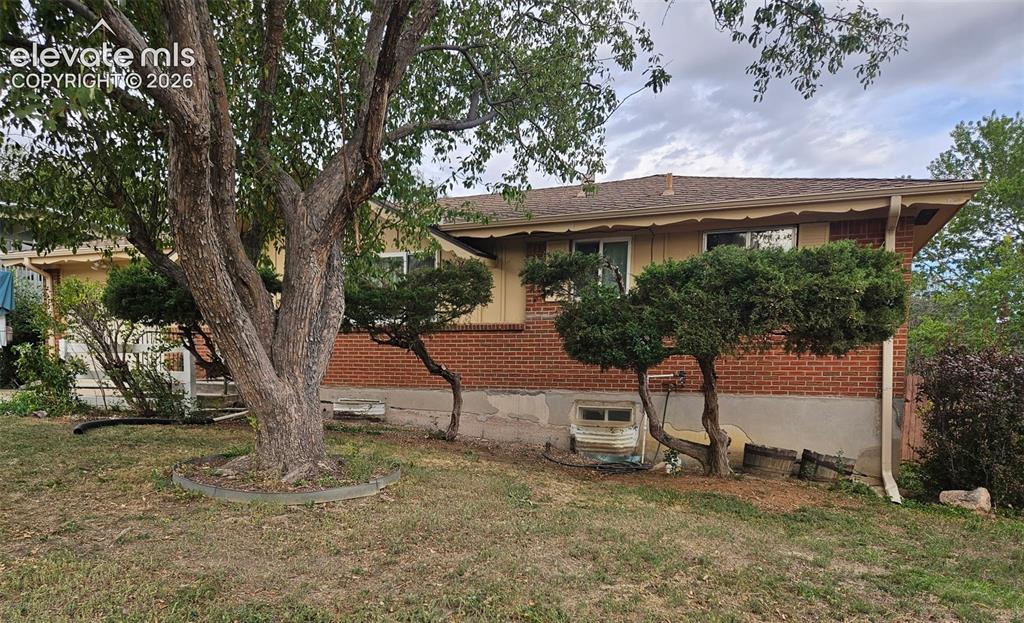 Image 4 of 37: Front of Structure