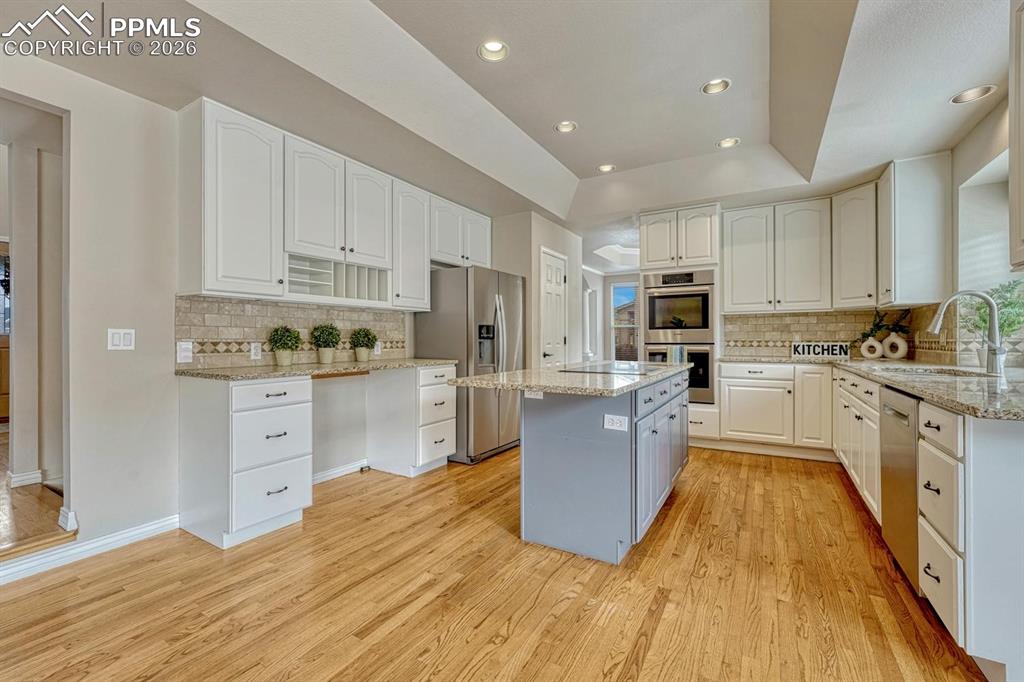 Image 11 of 47: Kitchen