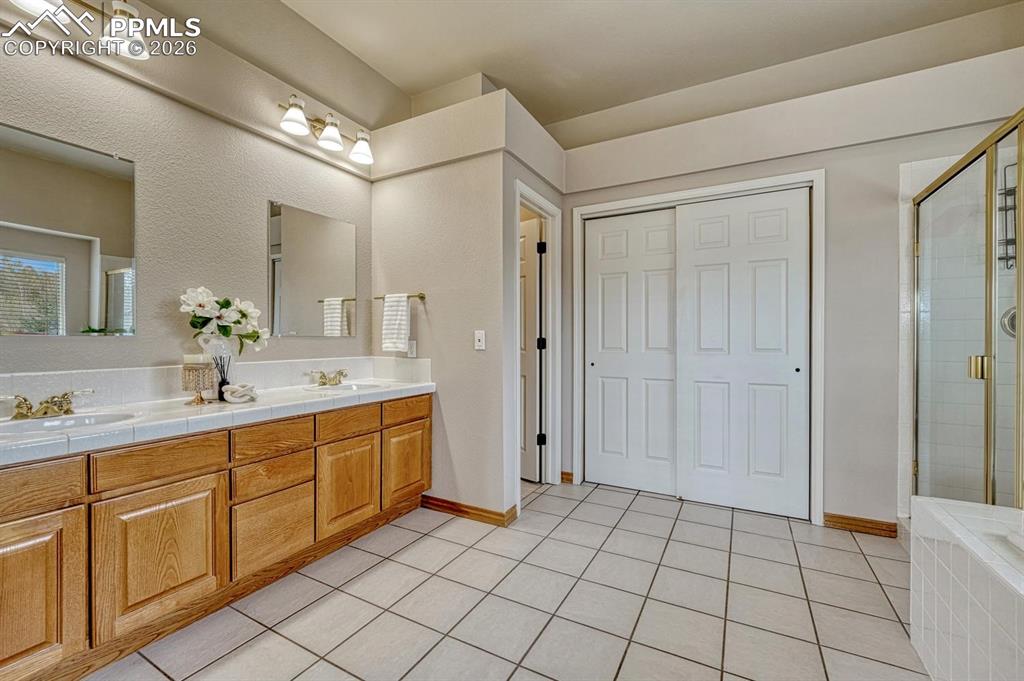 Image 23 of 47: New light fixtures and towel rods