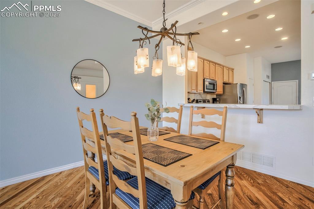 Image 14 of 33: Dining room with breakfast bar