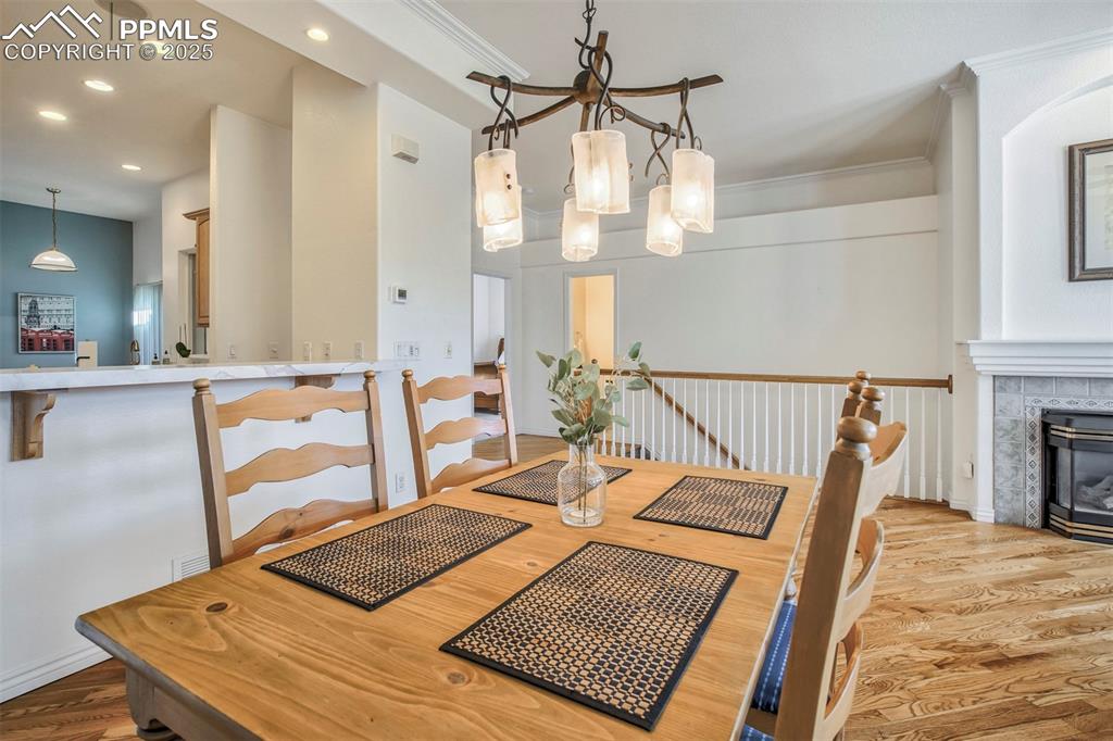 Image 15 of 33: Dining area