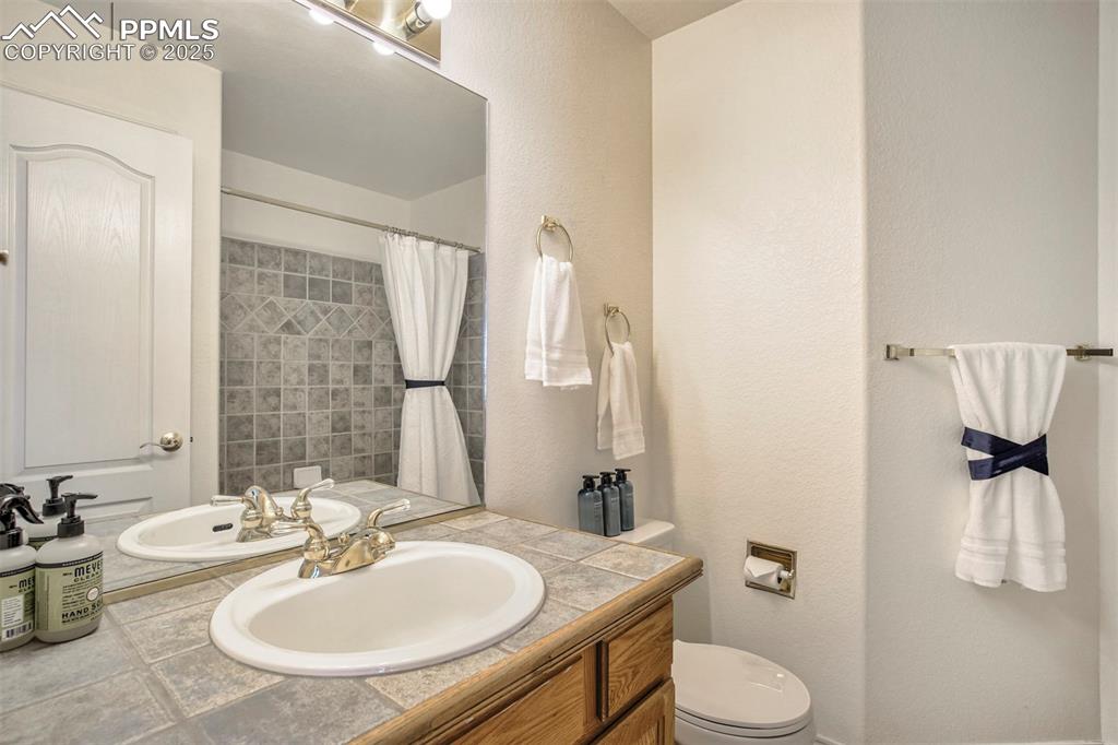 Image 30 of 33: Full hallway bath featuring tub/shower combo