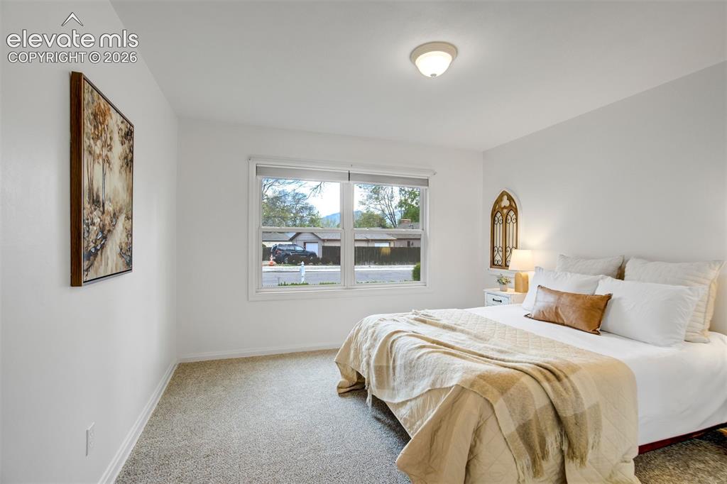 Image 9 of 50: Bedroom