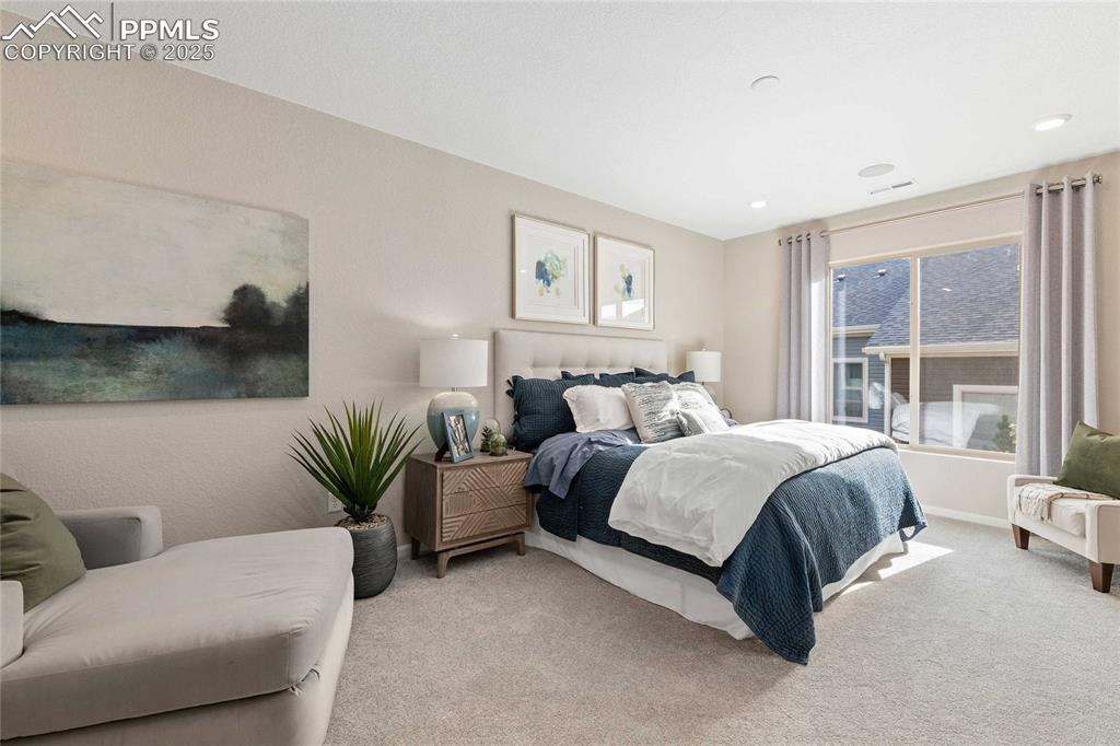 Image 21 of 28: Photos of model home