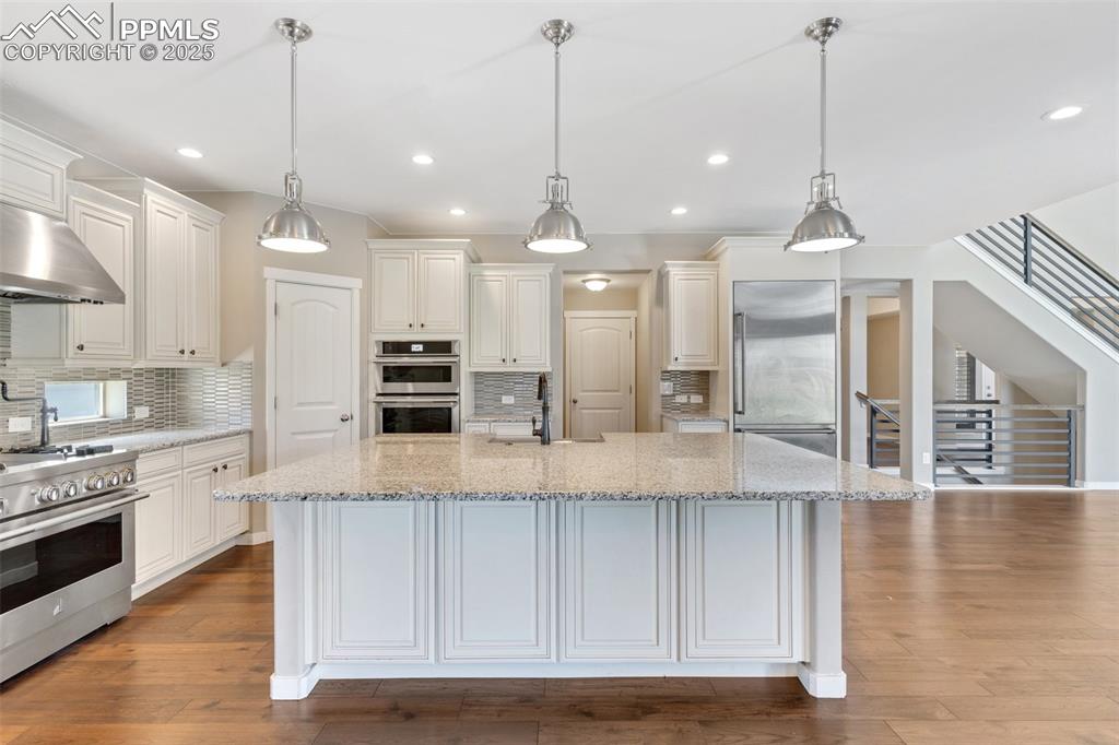 Image 20 of 49: Kitchen