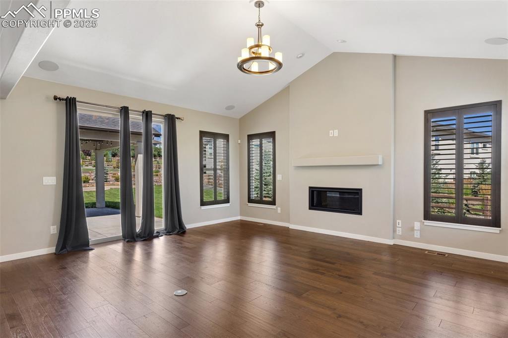 Image 24 of 49: Dining Area