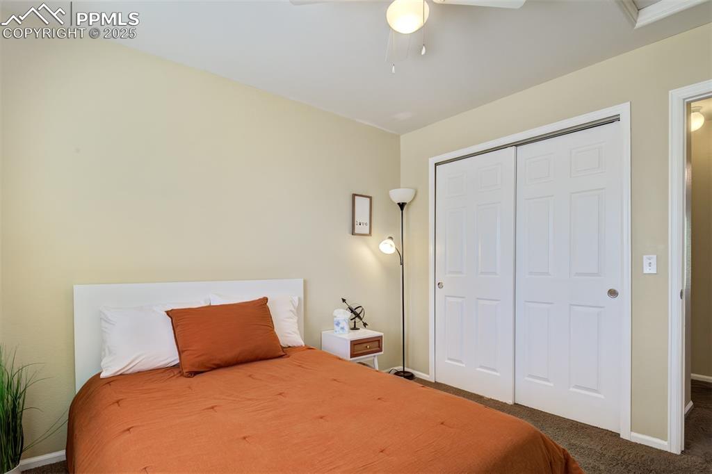Image 19 of 28: Bedroom
