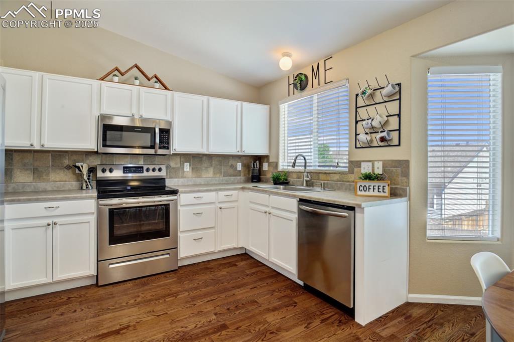 Image 6 of 28: Kitchen