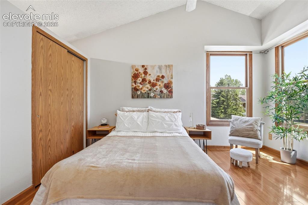Image 17 of 40: Bedroom