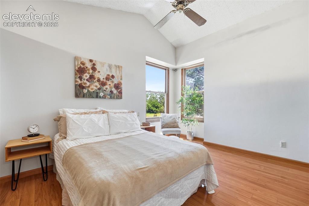 Image 18 of 40: Bedroom
