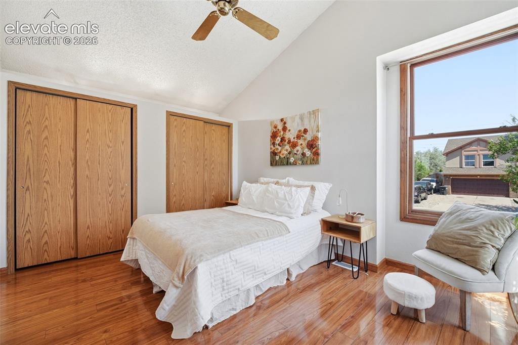 Image 19 of 40: Bedroom