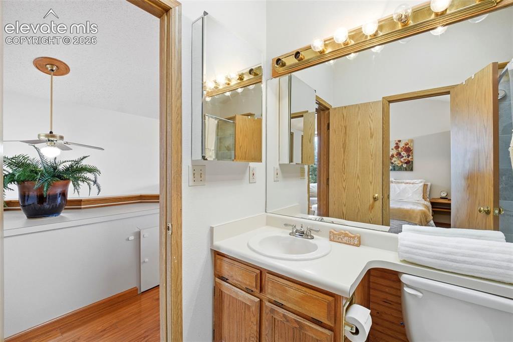 Image 20 of 40: Bathroom